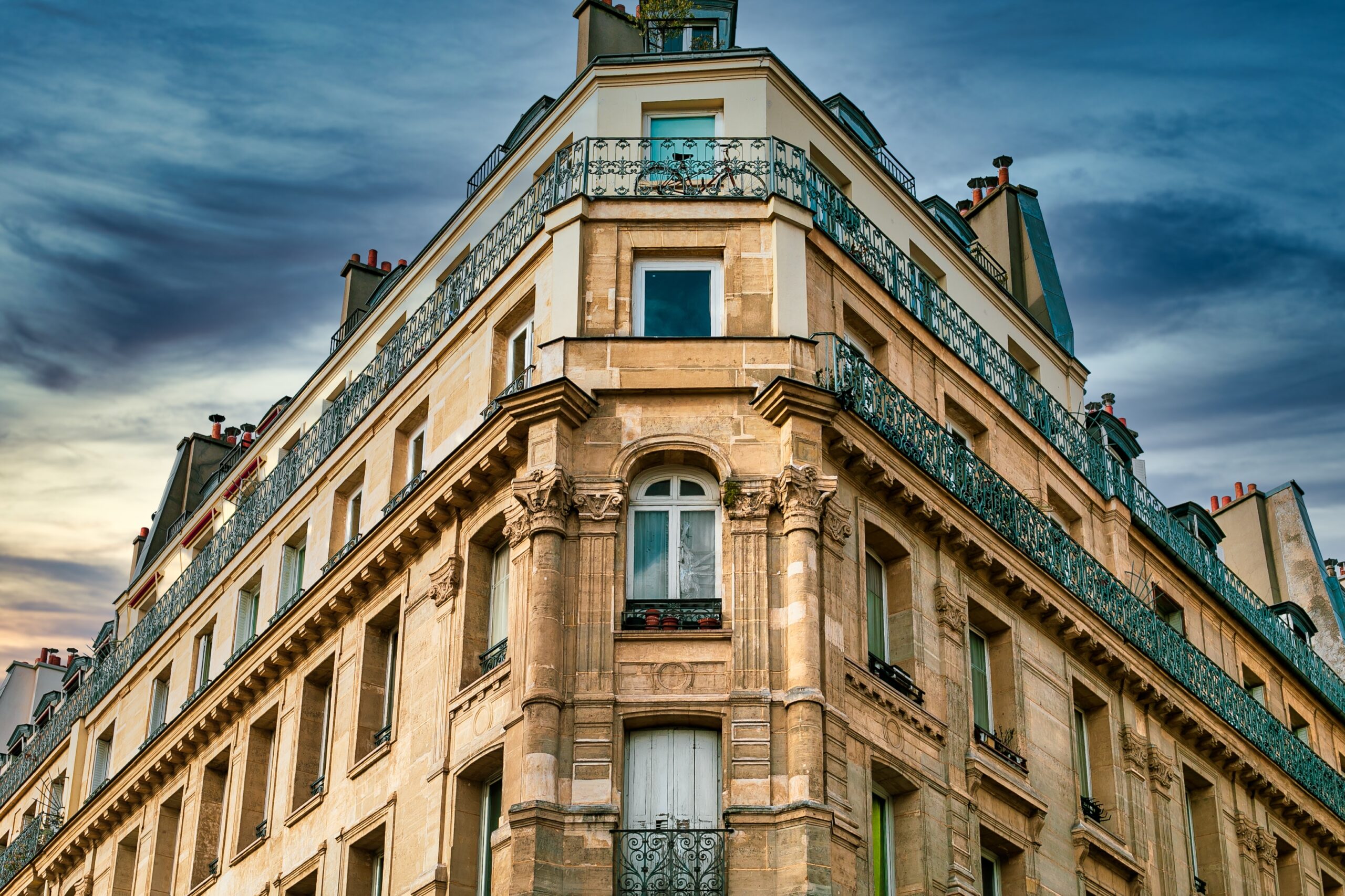 Low angle shot of a beautiful historical architectural structure in paris, france
